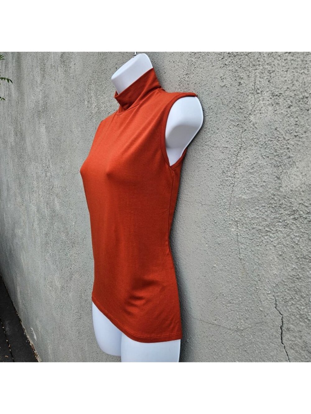 NWT Sleeveless Mock Turtleneck Top Terra Cotta Orange Knit Jersey Women's M